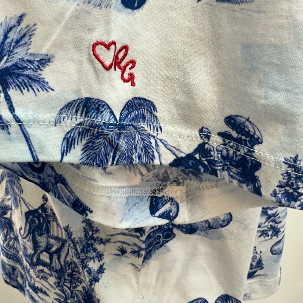 Robert Graham Blue and White Graphic Short Sleeve Shirt Top M NWTS - Picture 4 of 5